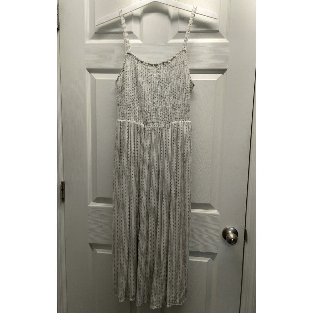 Old Navy Women's Size Medium Cream Gray Striped Geometric Smocked Cami Dress